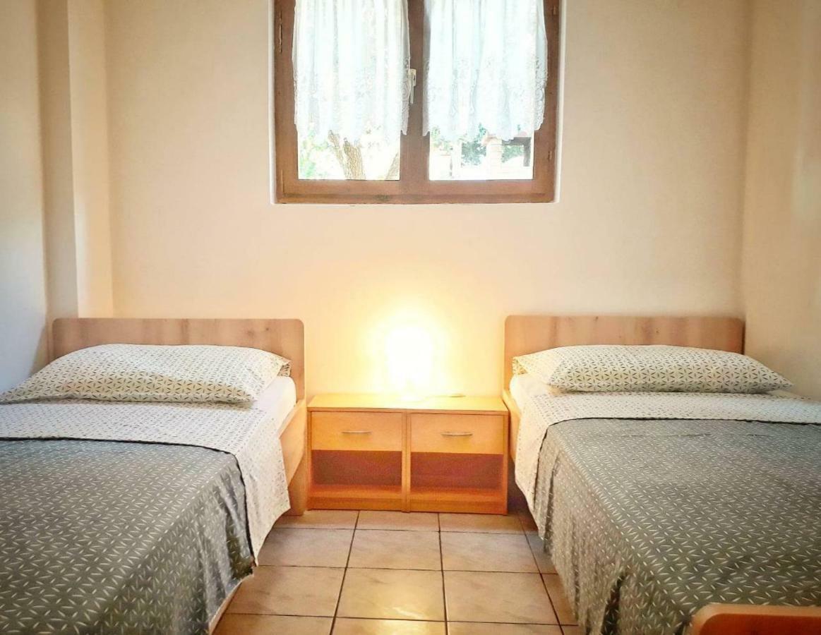 Apartmani Mia Ližnjan Exterior foto