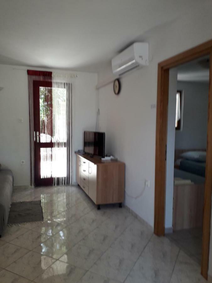 Apartmani Mia Ližnjan Exterior foto